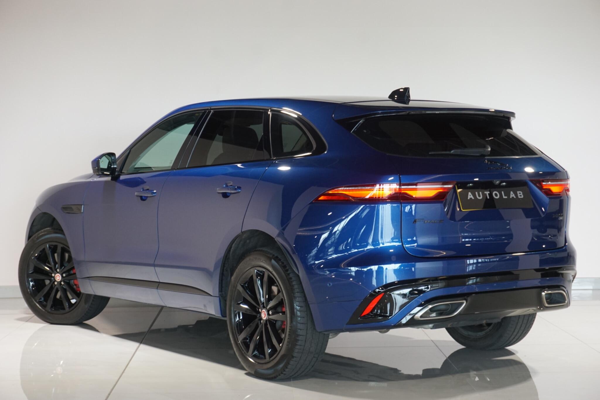 Jaguar F-PACE 3.0 D300 MHEV R-Dynamic SE SUV 5dr Diesel Auto AWD Euro 6 (s/s) (300 ps)